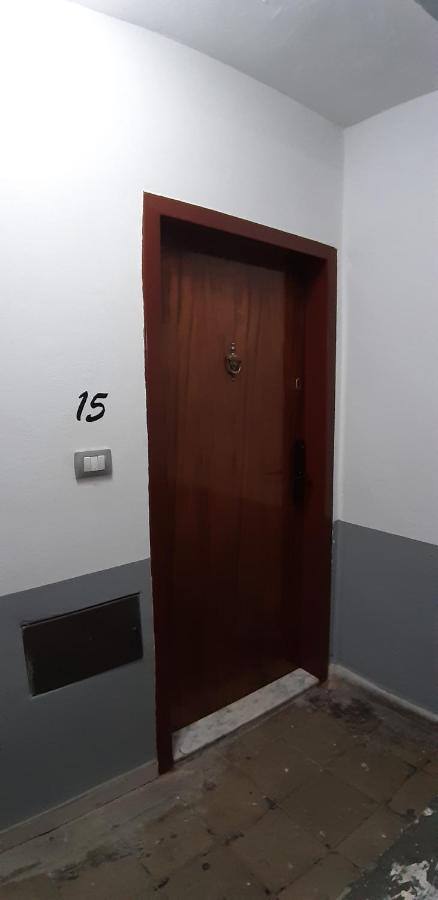 Rondine Studio Apartment Tiranë Ngoại thất bức ảnh