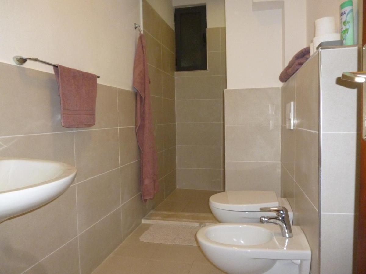 Rondine Studio Apartment Tiranë Ngoại thất bức ảnh